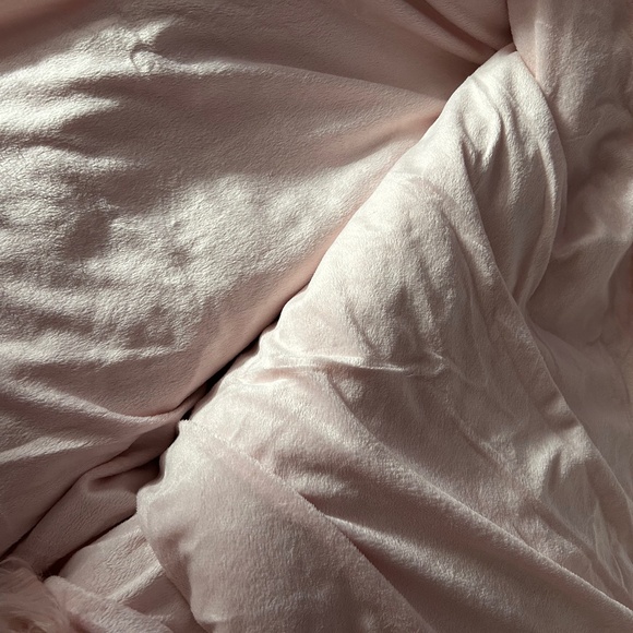 FREE SHIPPING Pink Faux Fur Throw Blanket - Picture 3 of 4